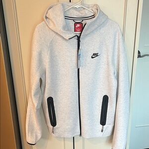 NWT Men’s Medium Nike Tech Hoodie full-zip fleece wind runner